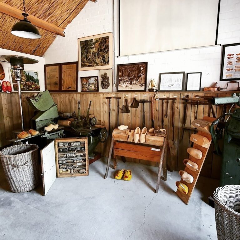 11174 klompen museum best 1 768x768